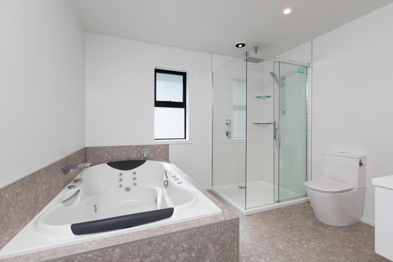 Oakura Beach Front Apartments Екстер'єр фото