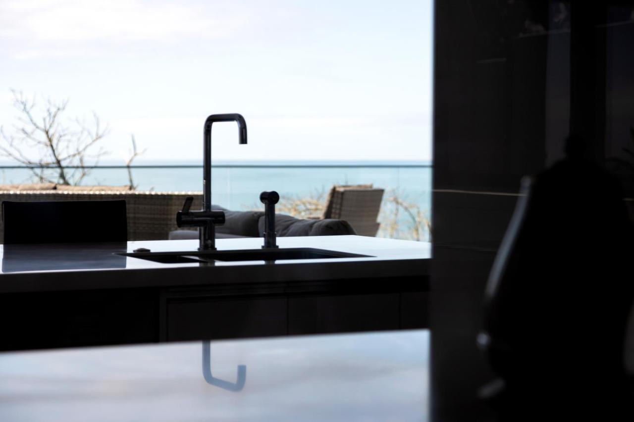 Oakura Beach Front Apartments Екстер'єр фото