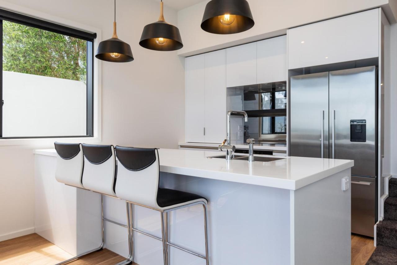 Oakura Beach Front Apartments Екстер'єр фото