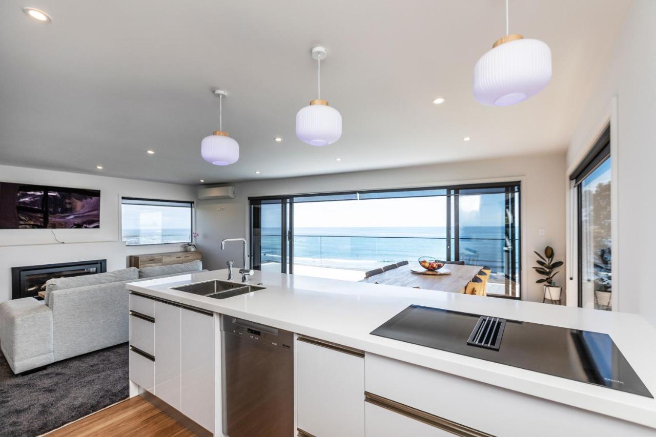 Oakura Beach Front Apartments Екстер'єр фото