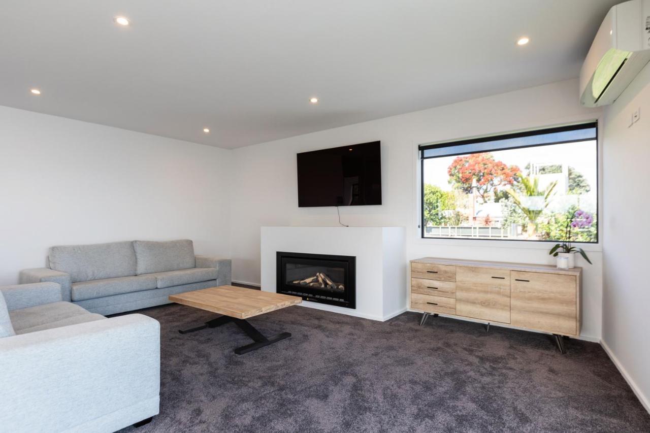 Oakura Beach Front Apartments Екстер'єр фото