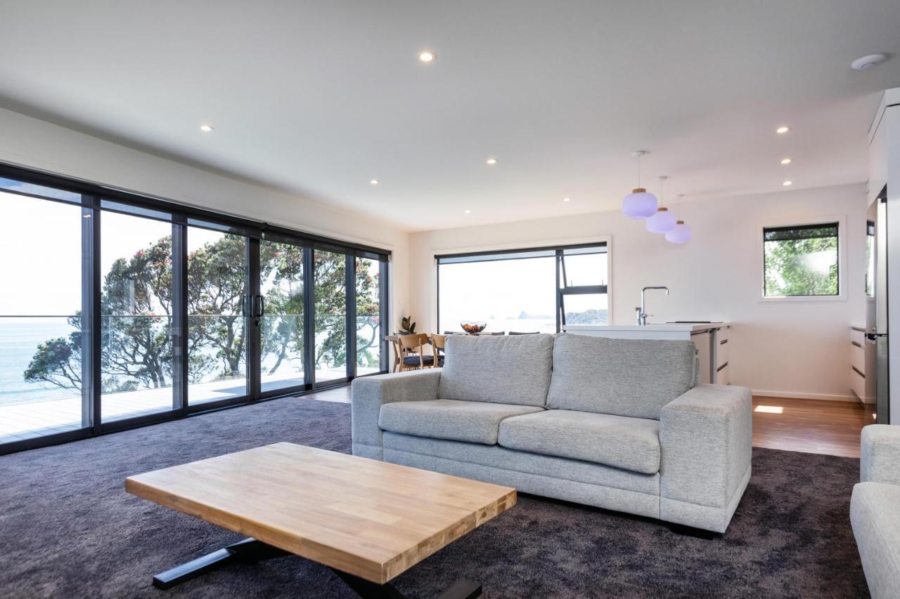 Oakura Beach Front Apartments Екстер'єр фото