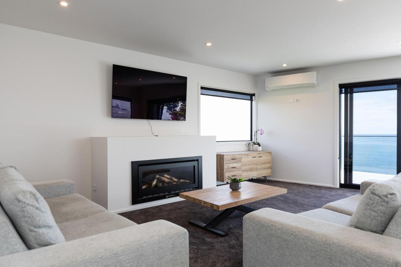 Oakura Beach Front Apartments Екстер'єр фото