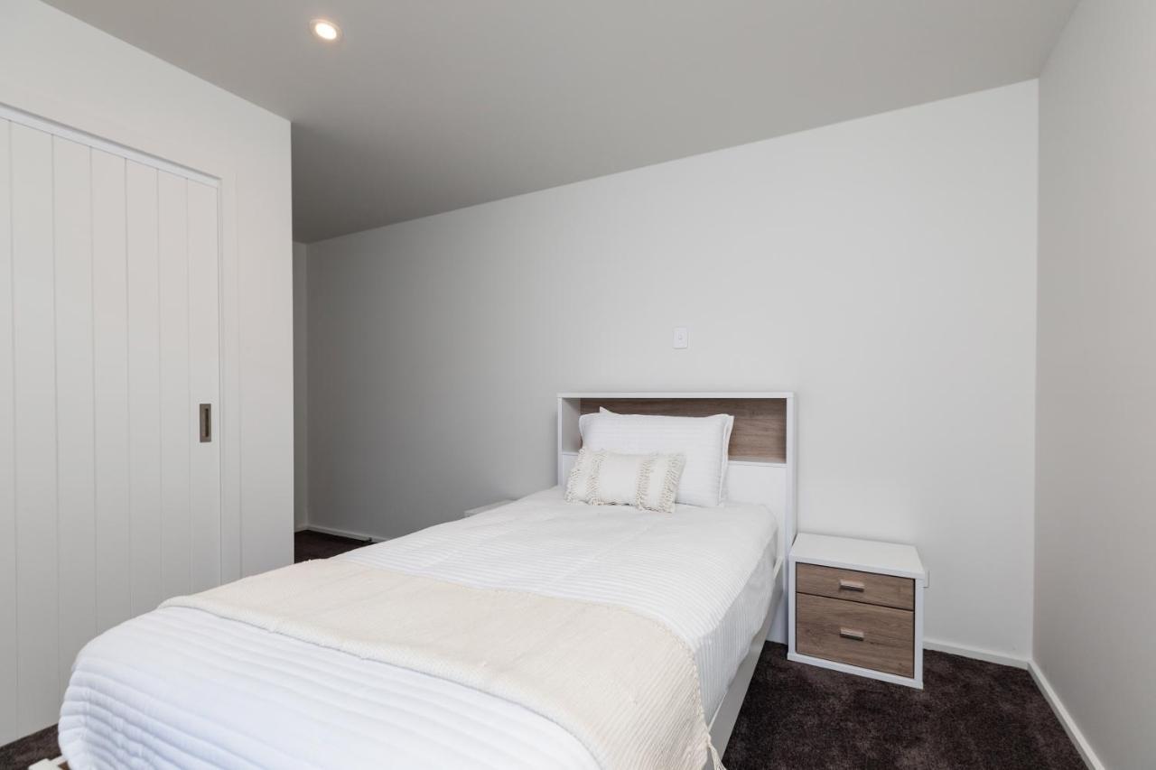 Oakura Beach Front Apartments Екстер'єр фото