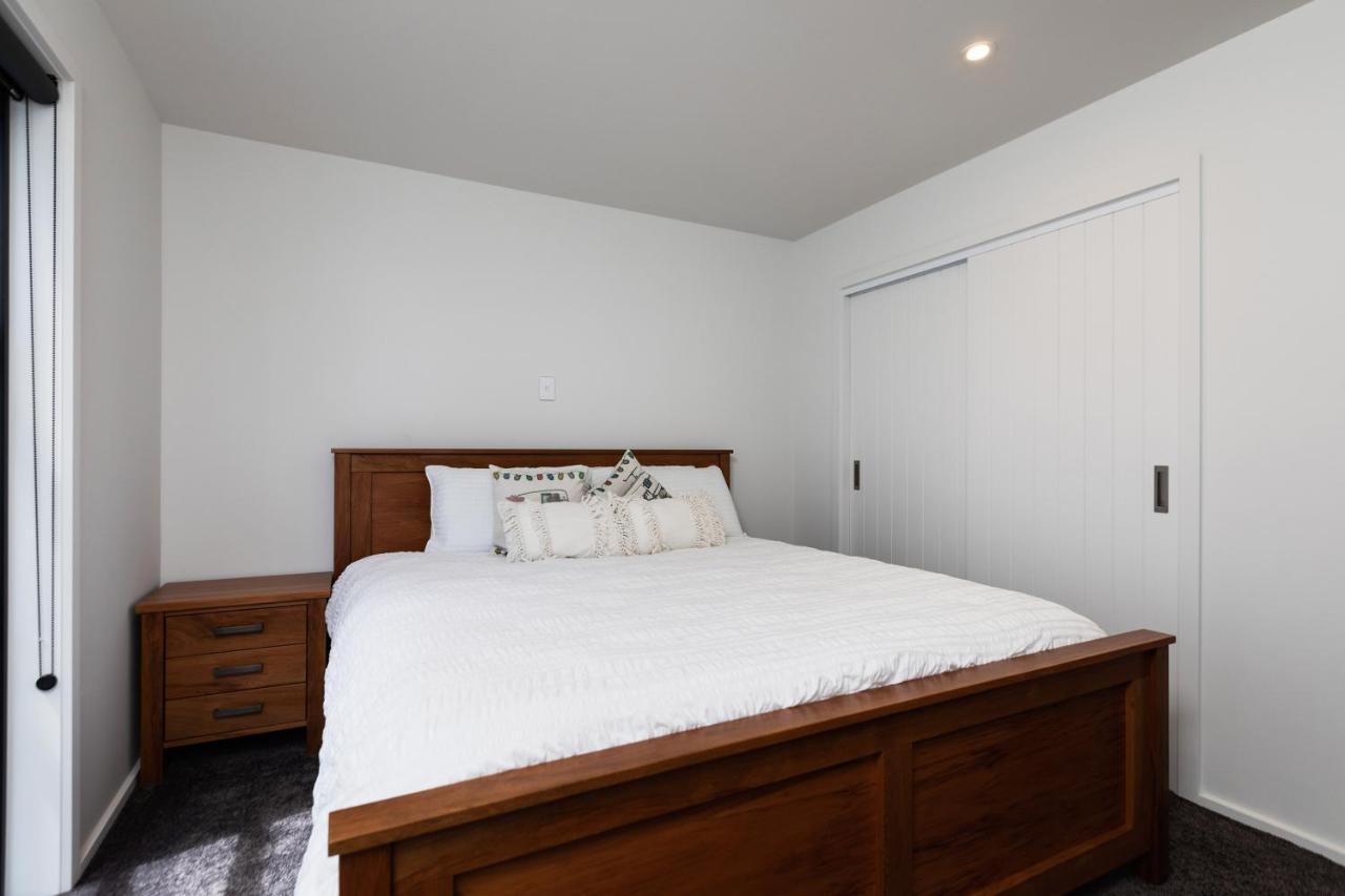 Oakura Beach Front Apartments Екстер'єр фото