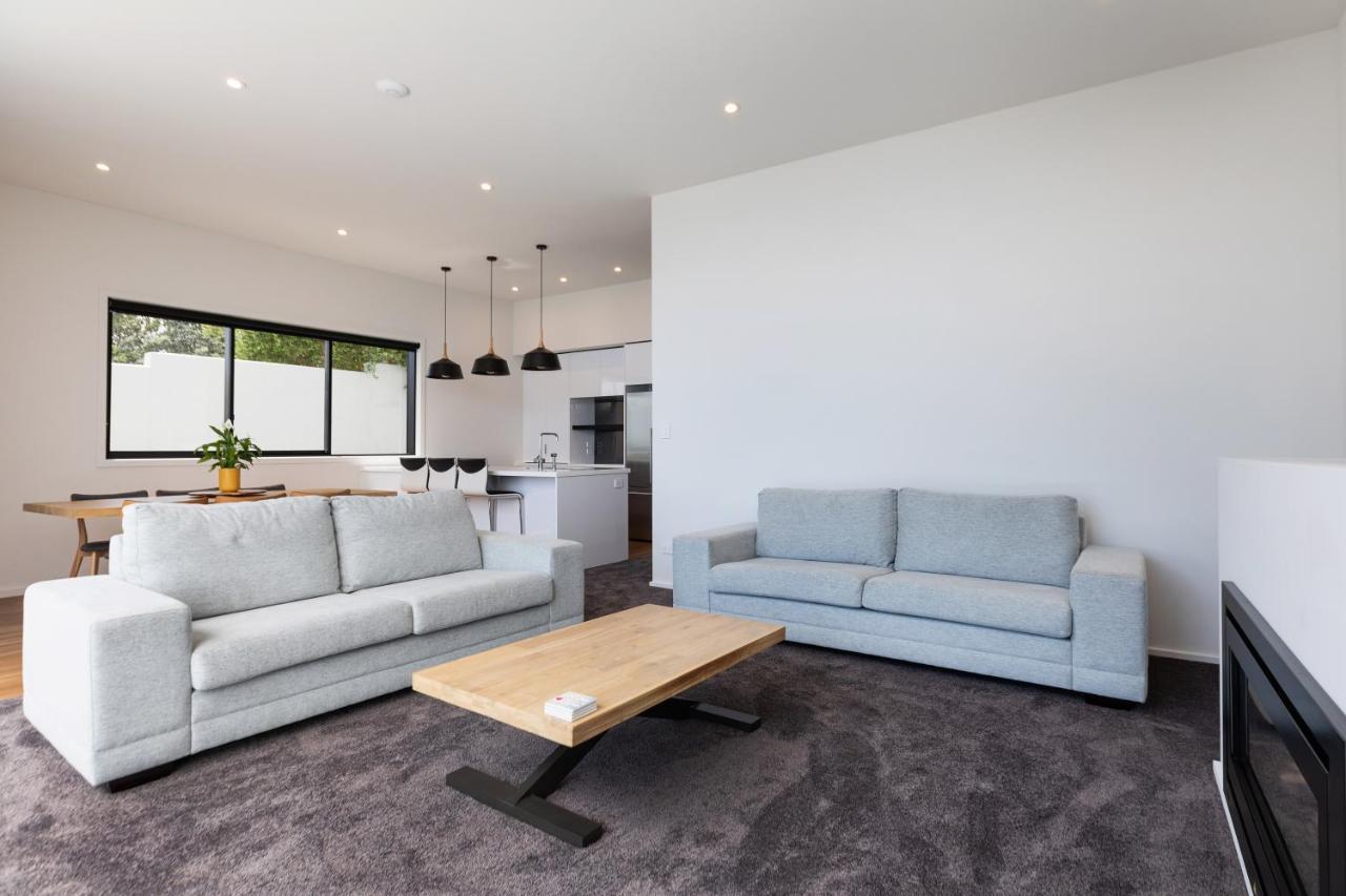 Oakura Beach Front Apartments Екстер'єр фото