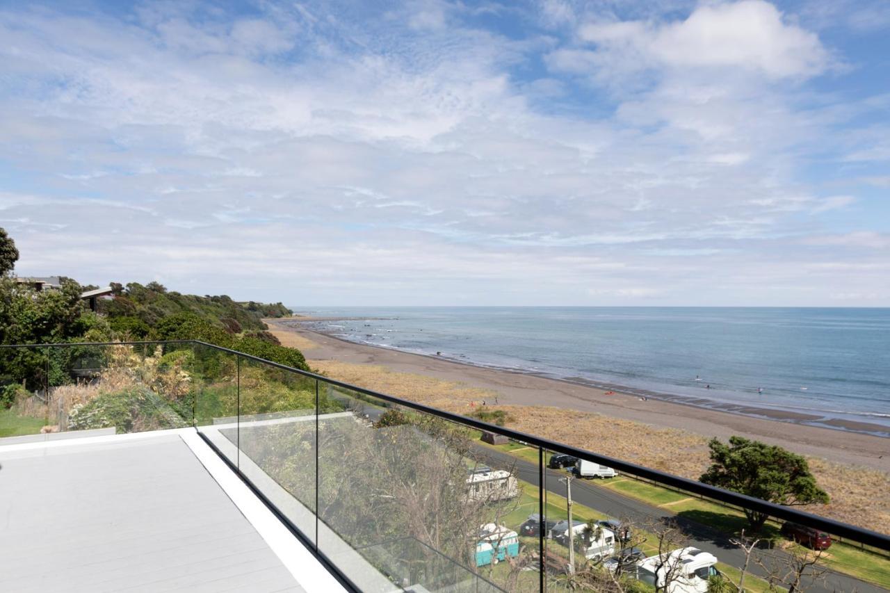 Oakura Beach Front Apartments Екстер'єр фото